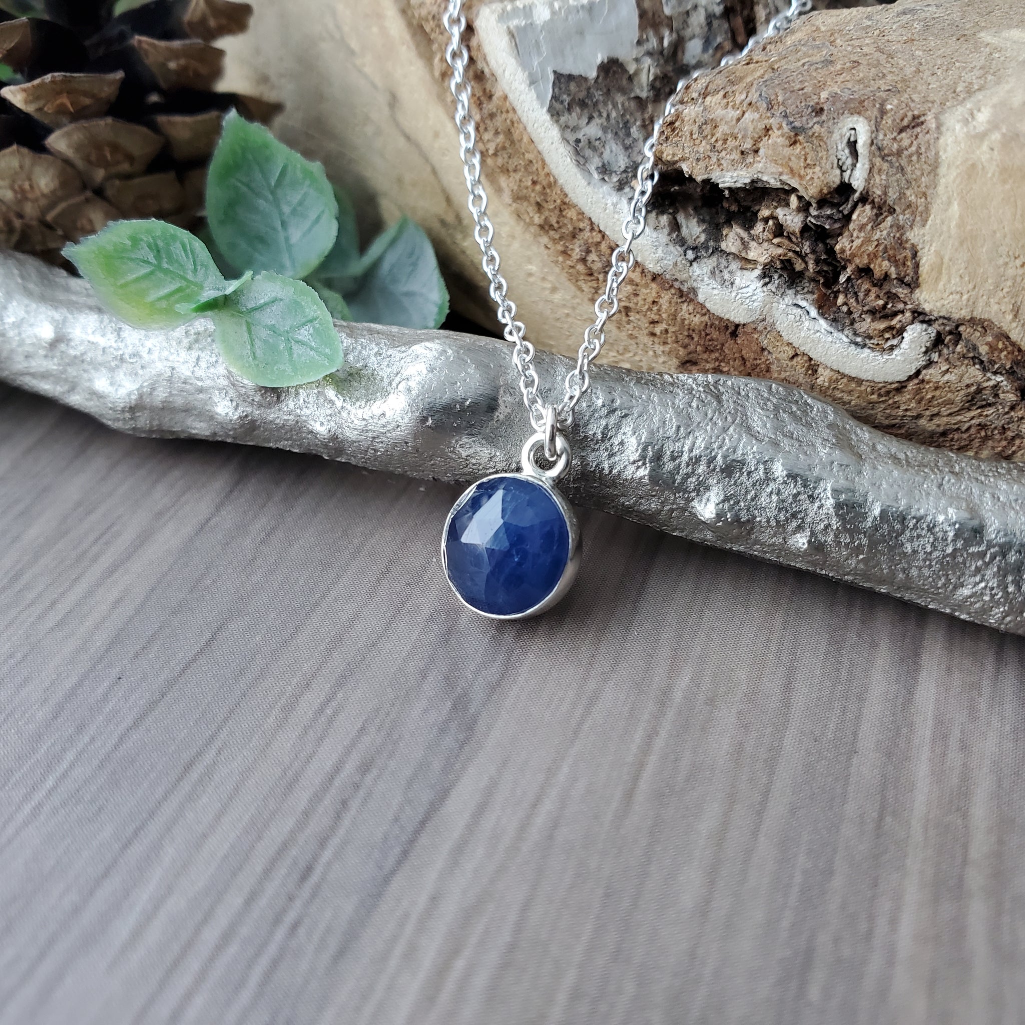 Oval sapphire online necklace